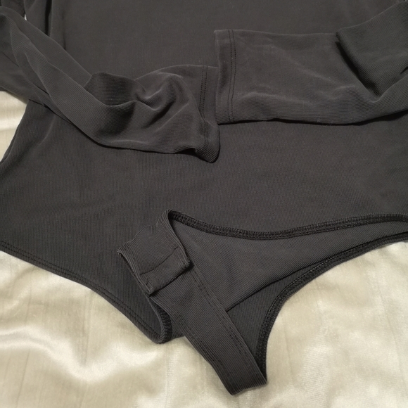 Saltwater Luxe Grey Ribbed Square Neck thong Bodysuit size XL - Picture 3 of 3